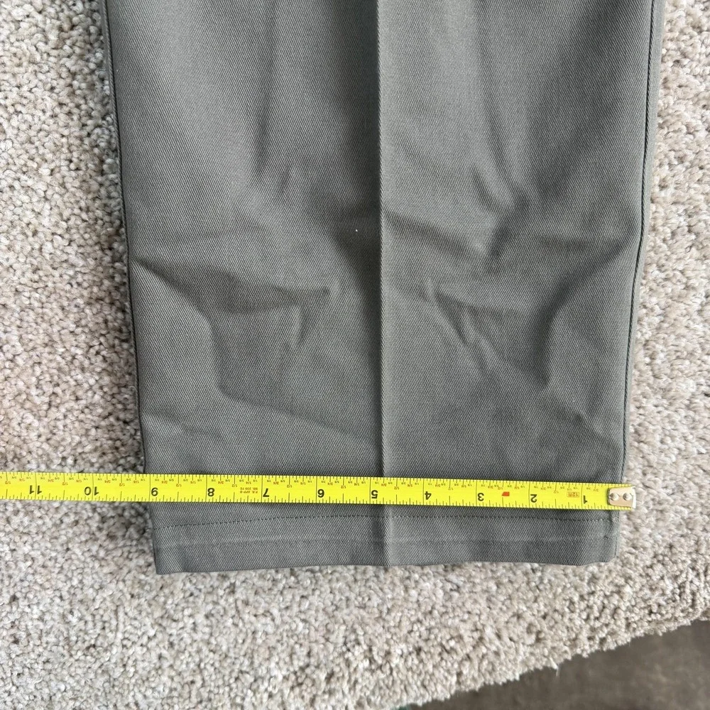 Vintage Dockers Pants Men 36x32 Green Pleated Twill Classic Fit No Wrinkle Khaki